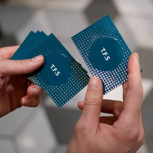 Raised shiny business cards Dubai