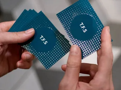 Raised shiny business cards Dubai