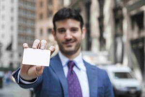 How to Get High-Impact Business Cards in Dubai (Foil, Spot UV, Embossed Finishes)